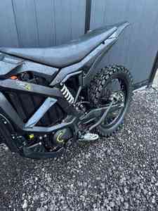 Listo para enviar, Super Clean 2024 SURRON ULTRA BEE MILES 894, 2 llaves, 1 cargador - Entrega a domicilio - Product Image 3