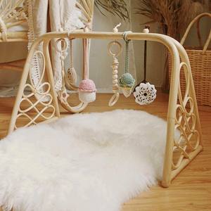 Gimnasio de juegos de ratán, muy vendido, gimnasios naturales para bebés, buena oferta, tapete de juegos para niños, producto al por mayor. - Product Image 1