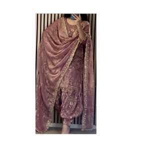 Hermoso Traje Patiala de Algodón Indio para Mujer con Detalles Hechos a Mano para Uso Diario y Estilo Moderno de Salwar Kameez Punjabi - Product Image 1
