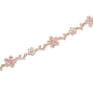 กำไลข้อมือเจลิยา ซากุระ เชอร์รี่ บลอสซั่ม โรสโกลด์ประดับเพทายและมุก - Product Image 2
