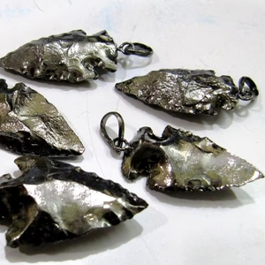 Ensemble de 2 pièces jaspe naturel noir oxydé électroplaqué connecteur de pointe de flèche à boucle unique pendentif à breloques triangle ethnique principalement - Product Image 1