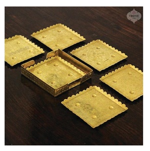 Posavasos cuadrado de metal plateado en blanco de gran oferta Forma cuadrada con logotipo láser Posavasos de gran oferta con soporte de metal - Product Image 4