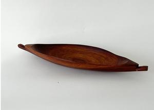 Bougie en bois de manguier artisanale africaine Petit bateau de service de fruits Vente en gros disponible - Product Image 3