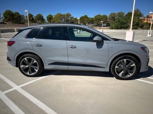 Diseñado para el lujo: Audi Q4 e-tron quattro Prestige 55 2024. El lujo se une al rendimiento eléctrico. - Product Image 4