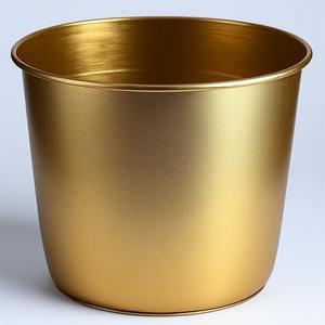 Pot de tuyau antique en laiton doré de qualité supérieure avec des détails traditionnels, parfait pour un coin de jardin élégant, un style d'intérieur décoratif - Product Image 2