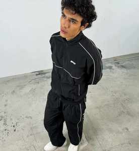 Conjunto Deportivo Informal Personalizado, Chaqueta Cortavientos y Pantalones Deportivos, Diseño Deportivo, Personaliza Tu Propio Conjunto Cortavientos de Poliéster para Hombre con Diseño Personalizado - Product Image 4