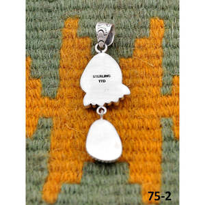 Pendentif Santa Maria fait main du sud-ouest avec turquoise de buffle blanc et argent sterling serti en clos - Product Image 4