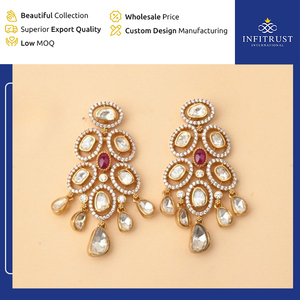 Pendientes de moissanita con tachuelas de piedra Multicolor chapados en oro con motivos florales de alta calidad para niñas, Ropa Étnica - Product Image 2