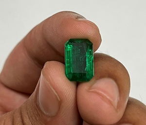 Émeraude naturelle non traitée 5,00 carats, forme octogonale, origine Zambie, certifiée IGI, vert, grande clarté, coupe et couleur exceptionnelles - Product Image 6