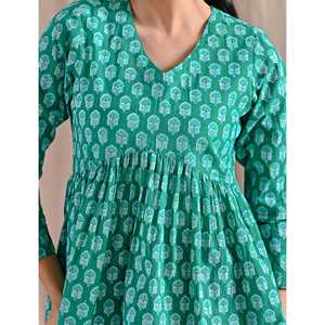 Top Peplum Verde de Algodón con Estampado Jaipuri, Transpirable, Cintura Imperio, Estilo Casual - Product Image 2