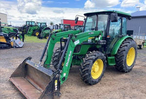 รถแทรกเตอร์จอห์นเดียร์ รุ่น 5075E กำลัง 75 แรงม้า ขับเคลื่อน 4 ล้อ สำหรับงานเกษตรกรรม พร้อมกระบะตักด้านหน้า ใช้งานมาแล้ว 40001-50000 ชั่วโมง  พร้อมเครื่องยนต์ แบริ่ง และอุปกรณ์ต่างๆ - Product Image 3