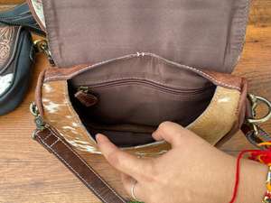 กระเป๋าสะพายคาดลำตัวหนังวัวลายดอกไม้ทำจากหนังแท้สไตล์ตะวันตกของผู้หญิง - Product Image 5