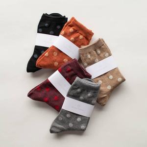 ODM Polka Dot Patterns Soft Cotton Crew Calcetines Antibacterianos Ropa informal diaria para hombres y mujeres Fábrica certificada - Product Image 3