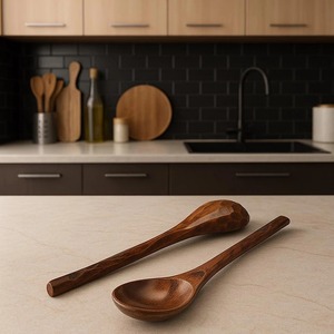 Cuchara de madera totalmente natural de excelente calidad para cocinar o servir y uso diario disponible a buen precio - Product Image 1