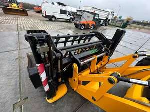 Chargeuse-pelleteuse d'occasion JCB 5CX modèle 2022, 10 tonnes, godet de 1,3 m, moteur, boîte de vitesses, pompe, puissance 81 kW - Vente chaude - Product Image 4