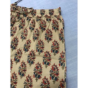 กางเกงขาสั้นผ้าฝ้ายพิมพ์ลายบล็อก 100% - ไซส์เล็ก เอวกลาง ระบายอากาศได้ดี พร้อมลวดลายตกแต่ง - Product Image 1