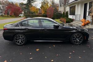 Voiture d'occasion haut de gamme 2021 B-MW M550i xDrive 523 ch Turbo V8 - Product Image 2