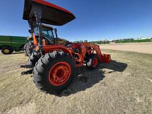 Tracteur MX6000 2021 - Conçu pour la puissance, le confort et la polyvalence - Product Image 2