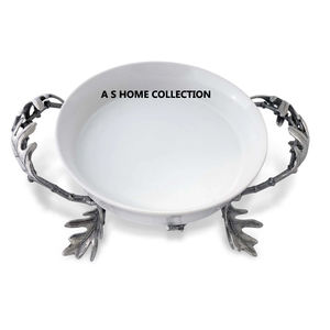 Cuenco de servicio moderno de estilo árabe blanco con mango lateral frondoso, forma redonda de metal en eventos formales y cenas festivas - Product Image 1