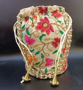 Bolso Potli Indio Hecho a Mano para Mujer, Bordado con Espejo y Perlas, Bolso Étnico para Fiesta, Bolso de Novia, Bolsa para Joyas - Product Image 5