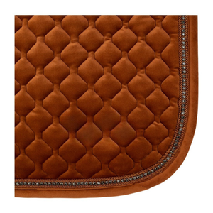 Manta de silla de montar inglesa acolchada y duradera con forro suave y transpirable que garantiza la comodidad del jinete y del caballo durante el entrenamiento prolongado. - Product Image 5