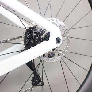 Vélo de route complet personnalisé avec groupe Shimano R7170 Di2 2x12 vitesses, câblage intégré et freins à disque TT-X38 - Product Image 3