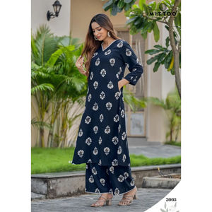 Kurta ensembles pour femmes imprimé floral rayonne col en V manches trois quarts pantalon solide droit avec décoration en dentelle poche unique - Product Image 4