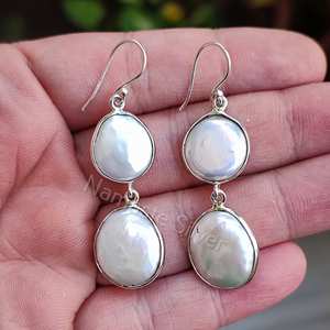 Pendientes Colgantes Hechos a Mano en Plata de Ley 925 con Perlas de Agua Dulce Auténticas, un Precioso Regalo de Cumpleaños para Ella - Product Image 4