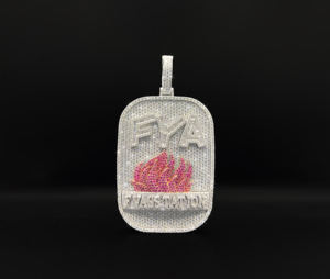 Pendentif personnalisé en alliage plaqué argent avec diamants glacés, style chrétien urbain et hip-hop - Product Image 1