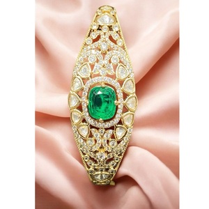 Bracelet ouvrable Kundan Premium à la mode avec pierres CZ parfait pour les bijoux de mariage et de fête pour femmes et filles - Product Image 1