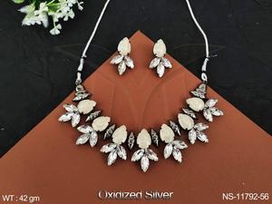 Ensemble de colliers de soirée en argent oxydé de Style fantaisie - Product Image 4