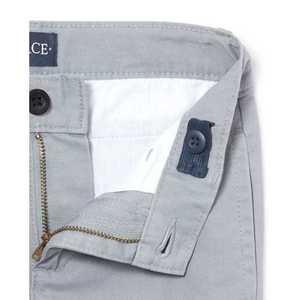 Pantalones Chinos Rectos de Tiro Medio Grises para Niños de The Children's Place, Uniformes Escolares, Diseño Elástico y Cómodo con Cierre de Botón - Product Image 2