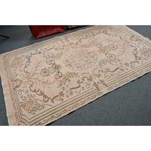 Alfombra Turca Vintage de 4.8x8.3 pies, Alfombra de Lana con Borde Marrón - Product Image 2