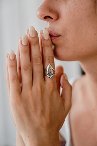 Bague en argent sterling 925 avec labradorite naturelle bleue feu, faite à la main, pierre précieuse labradorite, bijoux pour femmes, bague de mariage, cadeau pour femmes - Product Image 2