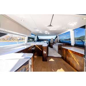 Yate de Lujo Fairline Squadron 58 2025 con Motor Diésel Volvo, Velocidad de 35-40 Nudos - Product Image 3