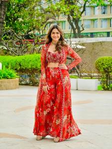 ชุดชาราราผ้าไหมทิบบี้คลาสสิก พร้อมเสื้อปักลายบุฟองน้ำ ผ้าคลุมไหล่พิมพ์ลาย และชาราราเย็บสำเร็จ สำหรับผู้หญิง ไซส์ S ถึง XXL - Product Image 2