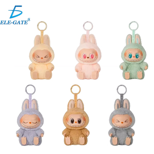 Portachiavi in morbido peluche Labubu Have a Seat, leggero oggetto da collezione - Product Image 1