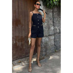 Conjunto de Top Corto y Pantalones Cortos Vaqueros con Botones y Accesorios Dorados 10173 con Elementos de Moda - Product Image 5