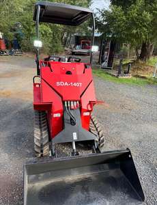 Envío Gratuito, Mini Cargadora Compacta AGT SDA 140t 15hp, Motor con Certificación CE y EPA, Mini Cargadora de Orugas a Gasolina para Todo Terreno - Product Image 6