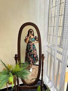 Impresionante Vestido corto negro de algodón con estampado floral de tres niveles para fiestas de verano - Product Image 4