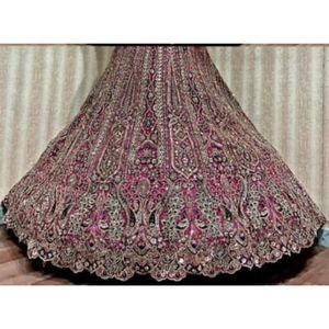 Premium Lehenga Choli para fiesta Nupcial desgaste temporada de invierno con bordado adornado lentejuelas destacados Zari Borders-Export Ready - Product Image 5