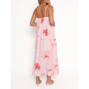 Robes polyvalentes pour femmes avec une forme élégante et une sensation douce au toucher, conçues pour la mode de tous les jours et les vêtements de saison en provenance d'Inde - Product Image 3