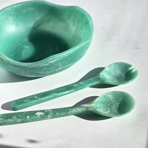 Elegante Juego de Servir Ensaladas de Resina Clásica con Acabado Brillante y Elegante, Apto para Lavavajillas, Listo para Fiestas, Artesanía Saniya - Product Image 1