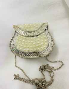 Bolso de Mano con Perlas Hecho a Mano |   Diseño Intrincado con Cuentas, Perfecto para Bodas, Fiestas, Eventos Nupciales y Ocasiones Elegantes - Product Image 4