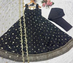 Ensemble Anarkali noir brodé pour femme Unity Luxure avec dupatta - Un ensemble composé d'un haut long et d'une jupe longue jusqu'aux chevilles - Product Image 6