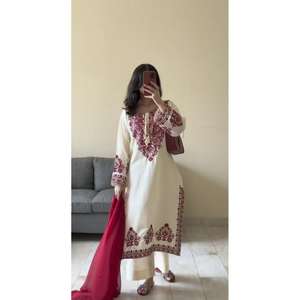 Zain Exports ZEDC108FN LANCE UN NOUVEAU KURTA PENT DUPATTA DESIGNER EN TISSU CRÊPE NATUREL Lourd avec Broderie au Fil pour Fêtes - Product Image 1