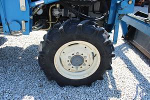 รถแทรกเตอร์นิวฮอลแลนด์ 1725 คุณภาพสูง 80 แรงม้า/120 แรงม้า/140 แรงม้า |   รถไถนาแบบล้อขาย - Product Image 5