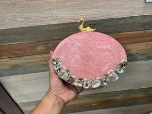 Peinture en résine blanche artisanale de qualité export avec motif ange - Sculpture exquise, cadeau d'affaires tendance - Product Image 5