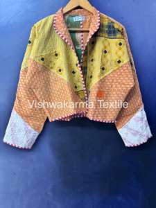 Veste courte matelassée Kantha pour femmes, fabrication artisanale indienne, réversible, respectueuse de l'environnement, patchwork fini, manteau vintage automne-hiver - Product Image 4