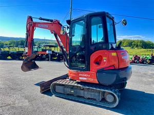 2023 pour la mini-pelle KX040-4 Kubota bien entretenue avec un mélange parfait de puissance et de commodité. - Product Image 3